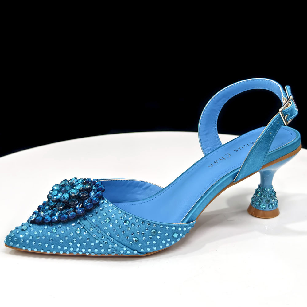 Crystal Rhinestone Heels & Clu - Wedding Vendor recension och pris